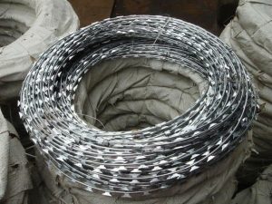 kawat-duri-silet-2-300x225