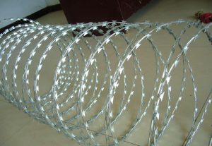 kawat-duri-silet-CBT65-5-300x207